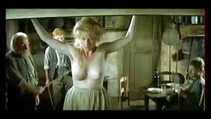Écraser le sexe anal d'abord avec un cul serré video de maman nue