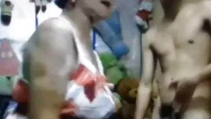 Les femmes japonaises video groupe filles nues timide à sucer une bite pour la première fois