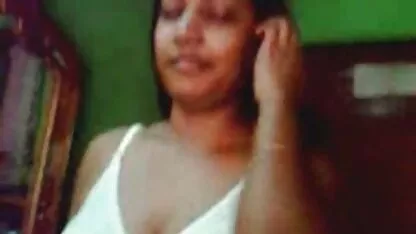 Serena est une joyeuse s'accrocher au pick-up pour video de fille tout nu obtenir l'argent