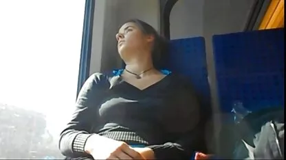Manne Poilu éjacule videos de jolies filles nues de passionné caressant
