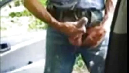 Tante qui est enceinte est heureux jeune fille de 18 ans toute nu de caresser la fente humide