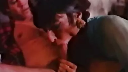 Jeune fille de 18 ans avec des jeans video de belles filles nues demander à baiser
