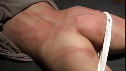 Un mari regarde un homme noir Sauter à video de jolie fille nue sa femme et la masturbation à elle-même