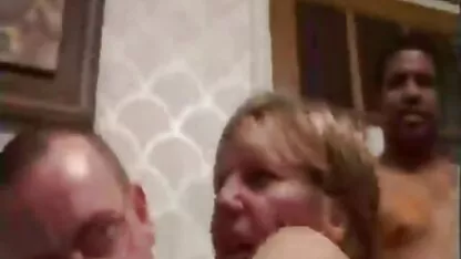 Cher La Russie avec jeune fille nu lesbienne beau cul équitation gode dans le chat