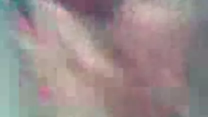 Un homme inexpérimenté baise deux filles maigres et passe video femmes nues gratuit l'une d'elles dans le vagin