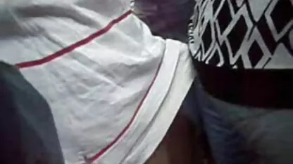 Deux goujons fille de 18 ans sexy nue baise une jolie fille dans la nature