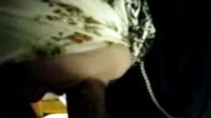 Skinny fille montre sa chatte rasée et les doigts video nues gratuites