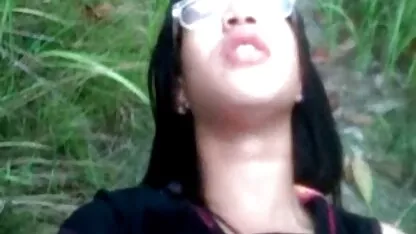 BDSMshchitsa utiliser l'appareil pour la masturbation belles salopes nues sur une fille en bas