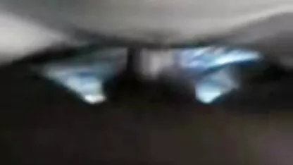 Mince russe jouet fille avec jeune ronde nue un gode