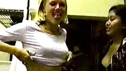 Joufflu filles portant des bas nylons et se mouiller à cause de video femme nue à la plage la passion