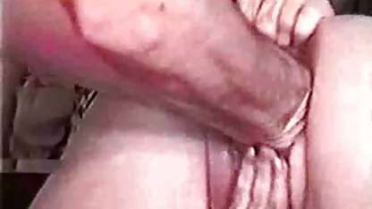 Busty blonde jeune fille de 18 ans toute nue en bas doigts Branlette