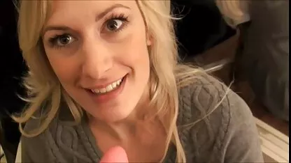 Allemand busty fille montrer comment elle peut sucer video de filles nue des jouets sexuels