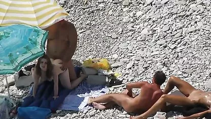 Frère filmé sur la video groupe filles nues caméra cachée quand Maigre frère masturbation