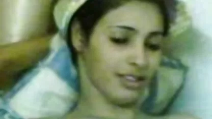 Patron dans le sens horaire tukif fille nu pour baiser dans deux trous avec un subordonné