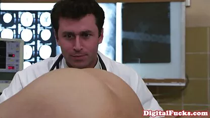 Baise la Russie a jeté vidéos gratuites de femmes nues le bâton pour les jeunes