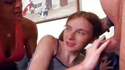 Une femme prouve nues vidéo à son mari que kukold est belle
