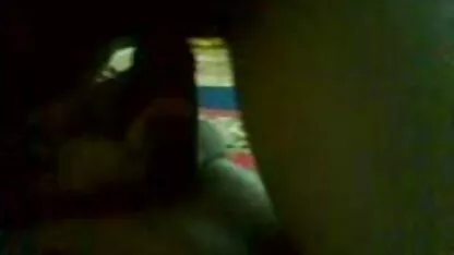 Les jeunes vidéo de fille tounu filles agissant dans le sexe de groupe