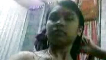 Busty dames ayant des rapports sexuels dans sous vidéos nues l'eau