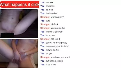 Fille nue chevauchant la place sur un segway et prenant video massage femme nue des photos avec des gens