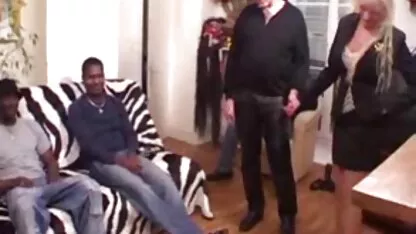 Transe et sexe videos sportives nues hardcore dans la Cour d'une maison privée