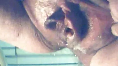 Charmante jeune femme montre masturbation jeune fille nue en video Nouvel An