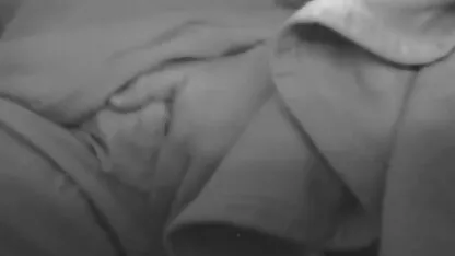 Femme sucer la bite d'un mari actrices nues poilues et l'insertion du vibrateur dans son cul