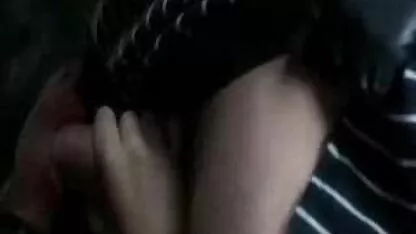 Taika dans videos de femmes mures nues le costume d'un agent de bord est un désir du client