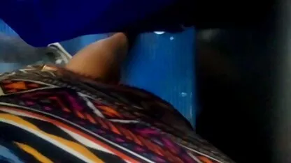Skinny Vicki sera baisée par video de filles nue la machine à sexe