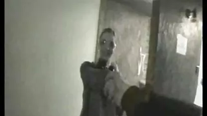 Cul femme videos de jeunes filles nues avec un beau corps est gémissant de sexe anal