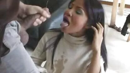Les filles dans des morceaux de porno montrent les prêtres en leggings video nue sous sa jupe serrés