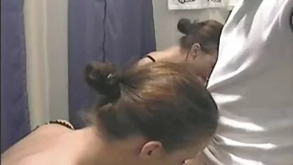 Les gynécologues femmes apportent video femme arabe nue brune sexy à la réception à l'orgasme