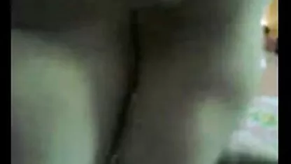 Les enseignants adultes qui ont soif de sexe et un étudiant qui est fort donne du plaisir à la jeunes filles nudistes femme