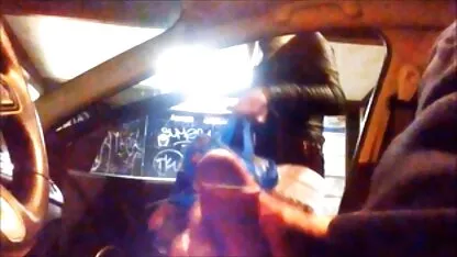 Corné lesbienne experienced par une maid costume et léchage une jeune femme lesbienne nue dame