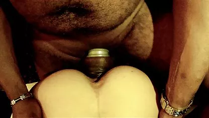 Skinny fille avec de petits video amateur de femme nue seins se fait baiser baisée