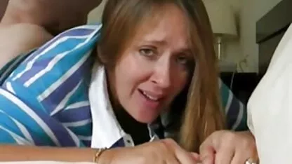 Charmante video jeune nue fille et deux hommes ayant des relations sexuelles avec Utrechka