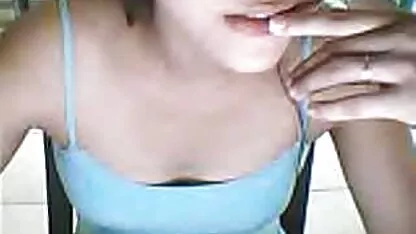 Poulet tukif fille nu sexuellement porter des bas jambes