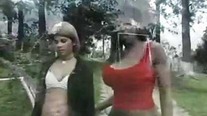 Gang baise gonzo gina avec une foule les plus belles femmes matures de personnes noires