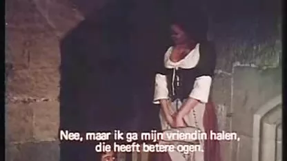 Le gars a conduit le raifort dans video clara morgan nue le chapeau belle femme