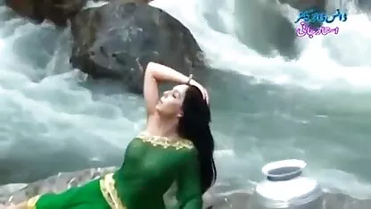Rachel a videos nues l'intention de séduire son vagin poilu