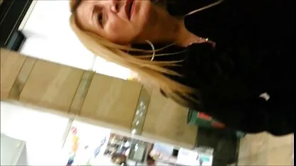Femmes nues dans un café / cafétéria je me suis acheté video nue fille un shawarma