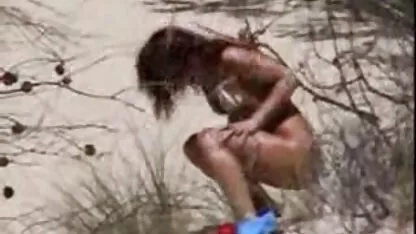 Brunette va baiser avec un homme noir jeunes nues poilues