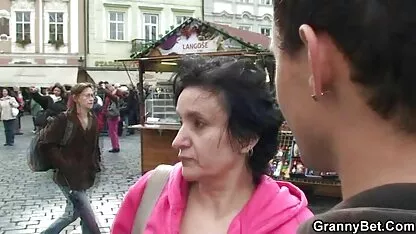 La Grâce est dominée amatrice video nue par un petit ami rugueux