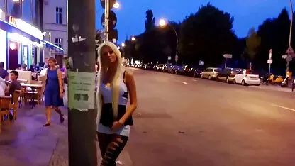 Un homme a amené deux prostituées à l'aire de maman nue video pique nique et l'a plantée dans la forêt