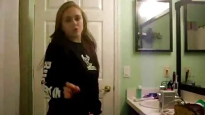 Fille attache son petit ami et avoir des relations sexuelles fille nue en video avec des étrangers juste en face de lui